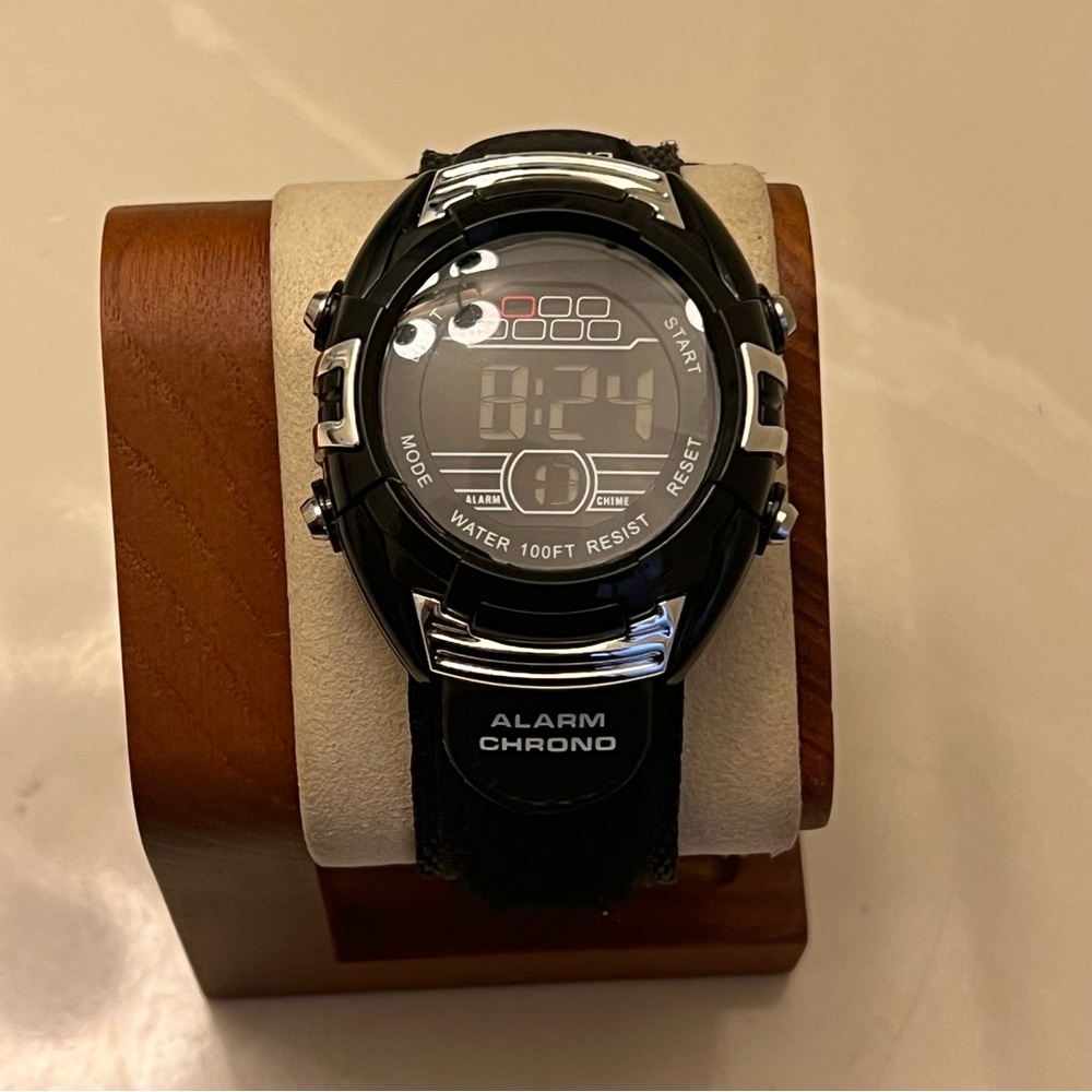 Digital Watch - Picture 4 of 5